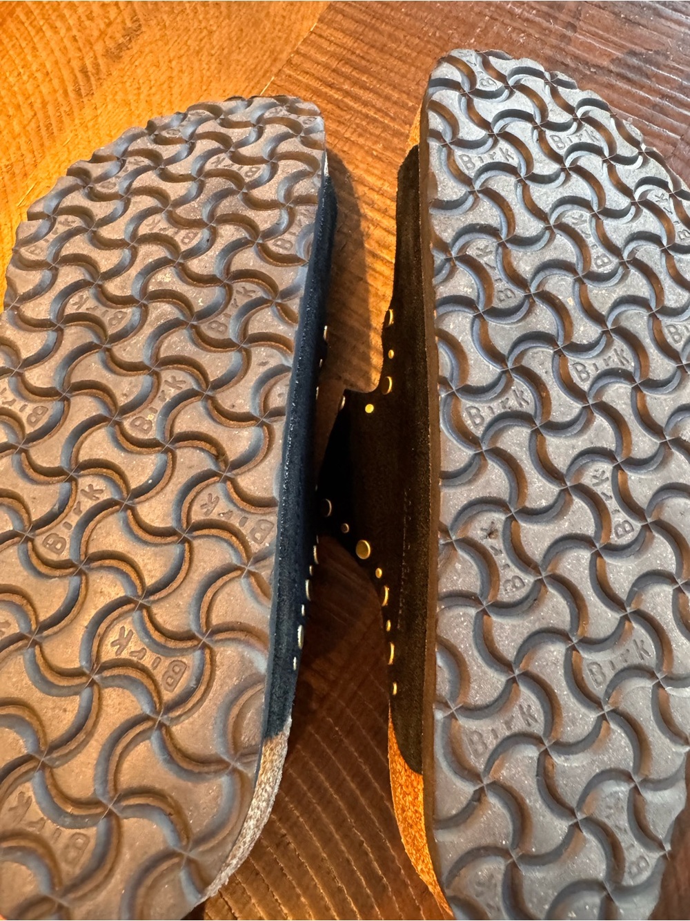 Birkenstock Arizona Rivets size 40 in GUC. Barely worn. Originally $158 - Picture 11 of 13